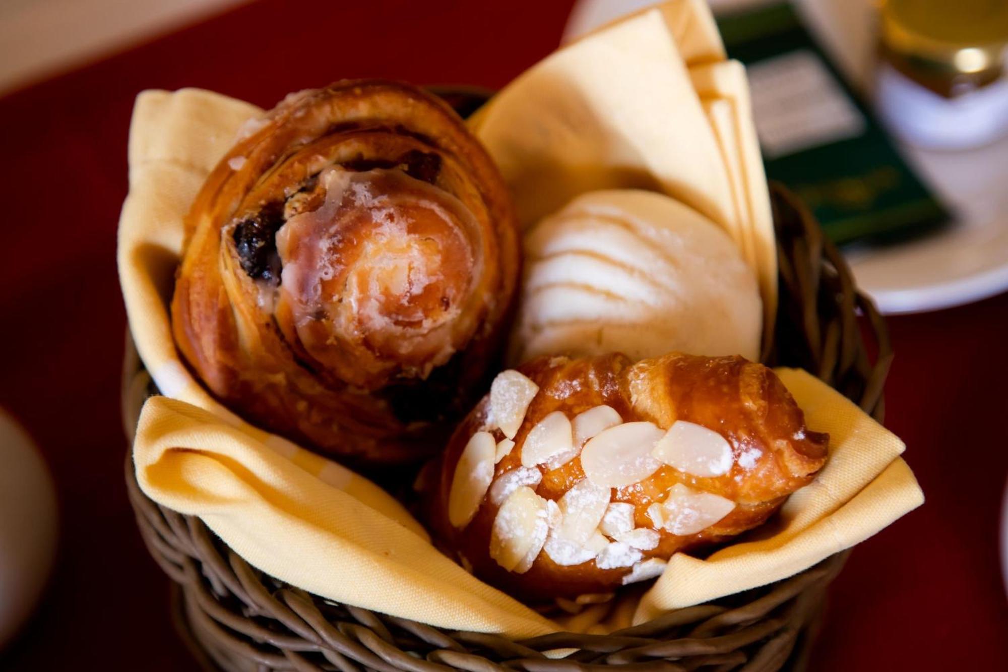 Camino Real Monterrey Hotell San Pedro Garza Garcia Eksteriør bilde A traditional Italian Easter bread
