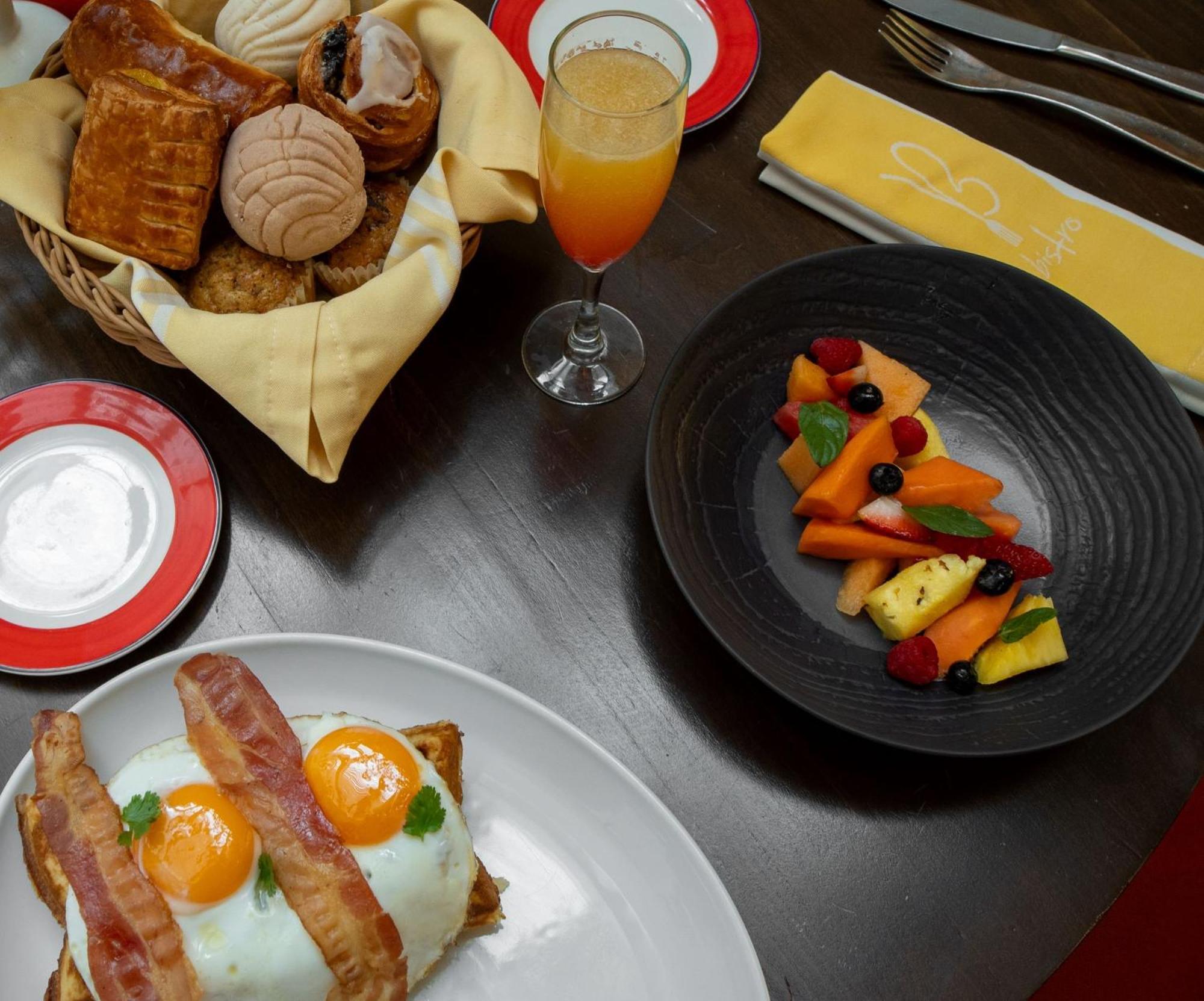 Camino Real Monterrey Hotell San Pedro Garza Garcia Eksteriør bilde A breakfast at the restaurant